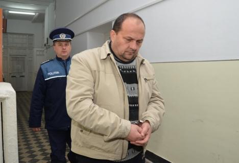 Florian Rob, poliţistul care a cerut şpagă şi sex în numele judecătorului Mircea Puşcaş, va face 2 ani de închisoare