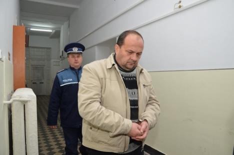 Poliţistul Florian Rob, judecat pentru că a cerut şpagă şi sex în numele judecătorului Mircea Puşcaş, a fost eliberat 