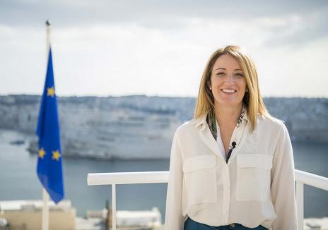 Roberta Metsola a devenit preşedintele Parlamentului European. Este cea mai tânără persoană aleasă în această funcţie (VIDEO)