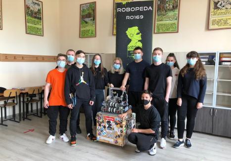 RoboPeda: Elevi bihoreni, premiaţi la Campionatul regional de robotică (FOTO / VIDEO)