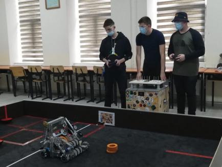 RoboPeda: Elevi bihoreni, premiaţi la Campionatul regional de robotică (FOTO / VIDEO)