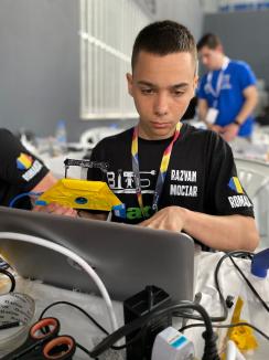 Roboţi victorioşi: Studenții și elevii din Robotics Club Oradea au câştigat o mulţime de premii la o competiţie internaţională din Grecia (FOTO)