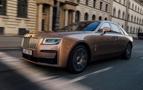 Bogații, tot bogați: Rolls Royce a atins vânzări record în 2022 