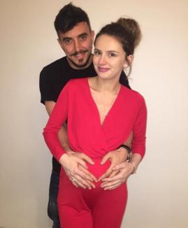 Orădenii Ioan şi Romana Hora au devenit părinţi. Fosta prezentatoare TV a născut o fetiţă în Turcia (FOTO)