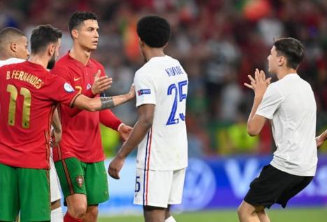 A ajuns la Ronaldo: Un adolescent din Oradea a intrat pe teren la finalul meciului dintre Portugalia şi Franţa (FOTO / VIDEO)