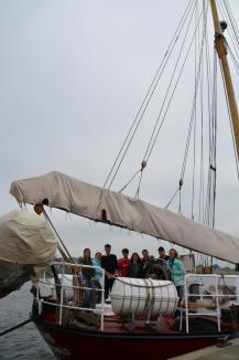 Lecţia de supravieţuire: Şase elevi şi o profesoară din Oradea au făcut o expediţie pe Marea Baltică, cu un vas vechi de 120 de ani (FOTO)