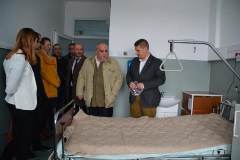 Spitalul Judeţean a primit 50 de saltele antiescară de la Rotary Oradea 1113 (FOTO/VIDEO)