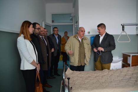 Spitalul Judeţean a primit 50 de saltele antiescară de la Rotary Oradea 1113 (FOTO/VIDEO)