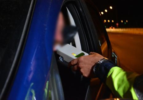 O noapte în Arestul Poliţiei Bihor: a fost prins băut, fără permis, la volanul unei maşini cu numere false