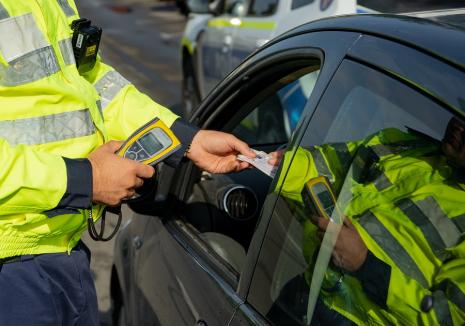 Crăciun cu drogaţi şi beţivi în trafic, în Bihor: 19 şoferi s-au ales cu dosare penale, trei persoane au fost reţinute