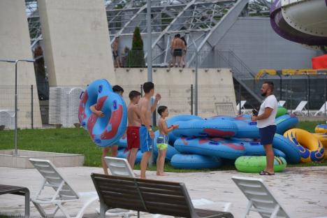 S-a deschis aquaparkul din Oradea: Au venit deja oaspeţii din Cluj (FOTO / VIDEO)