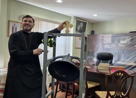 „Father George”, preotul român care strânge câteva sute de oameni la cea mai veche biserică ortodoxă românească din Chicago: România de azi este „o mare durere” (FOTO)