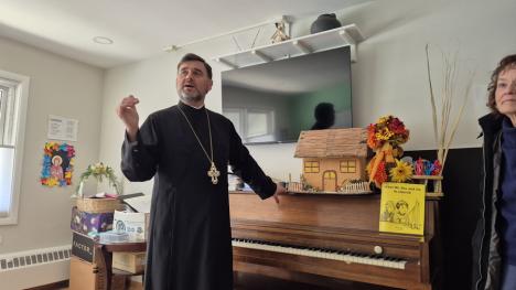 „Father George”, preotul român care strânge câteva sute de oameni la cea mai veche biserică ortodoxă românească din Chicago: România de azi este „o mare durere” (FOTO)