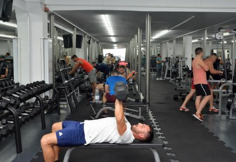 În ce condiţii ar putea fi deschise sălile de fitness din România: clienţii vor fi primiţi cu programare, vor fi triaţi, iar aparatele dezinfectate
