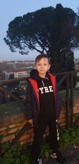 Pentru Emanuel: Un salon de înfrumuseţare din Oradea donează toate încasările din 16 decembrie unui băiat bolnav (FOTO/VIDEO)