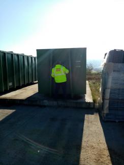 Gunoaiele din satele carantinate din Bihor, transportate la groapa de gunoi într-un container etanş