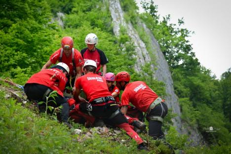 Salvamontiștii din Bihor, chemați să-l salveze pe un biciclist din zona unei cascade de la Stâna de Vale