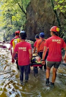 'Sunteţi îngerii mei': Salvamontiştii din Bihor au intervenit pentru a ajuta două turiste pe Cheile Galbenei, respectiv la Vadu Crişului (FOTO)