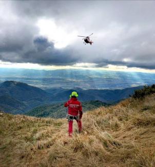 Exercițiu în munți: Au salvat o persoană rănită în zona vârfurilor Cornu Munților și Fântâna Rece (FOTO)