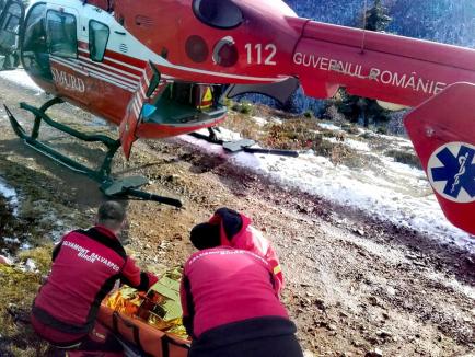 Accident în zona Vârtop: O bihoreancă de 19 ani a căzut cu ATV-ul și a fost preluată de elicopterul SMURD (FOTO / VIDEO)