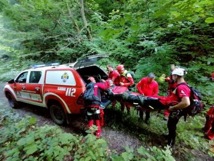 Misiune de salvare de 8 ore: Turist din Ungaria, recuperat de salvamontiștii bihoreni, după ce a căzut în zona unei cascade (FOTO)