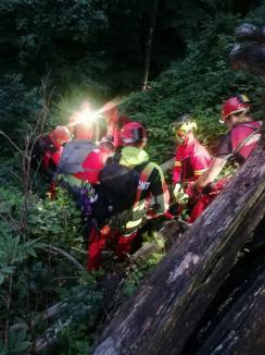 Misiune de salvare de 8 ore: Turist din Ungaria, recuperat de salvamontiștii bihoreni, după ce a căzut în zona unei cascade (FOTO)