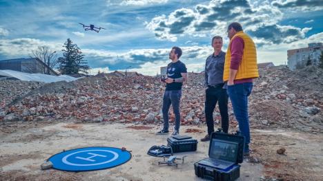 Salvatori cu drone: Cine sunt piloții „Salvadrone” care ajută autoritățile din Bihor să salveze oameni, cu ajutorul dronelor (FOTO/VIDEO)