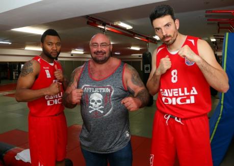 Baschet şi MMA: Sandu Lungu susţine echipa CSM Oradea în războiul pentru primul titlu (VIDEO)