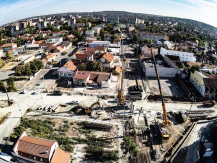 Circulaţia tramvaielor pe Bulevardul Decebal din Oradea NU va fi reluată la începutul școlii. Care este următorul termen limită (FOTO)