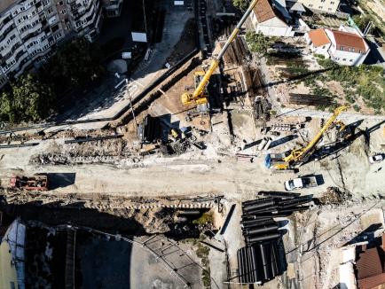 Circulaţia tramvaielor pe Bulevardul Decebal din Oradea NU va fi reluată la începutul școlii. Care este următorul termen limită (FOTO)