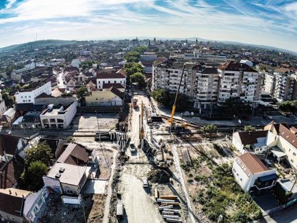 Circulaţia tramvaielor pe Bulevardul Decebal din Oradea NU va fi reluată la începutul școlii. Care este următorul termen limită (FOTO)