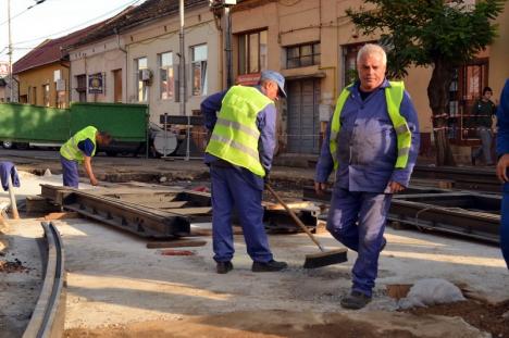 Lucrările din zona Bisericii Emanuel au ajuns în faza montării liniei de tramvai (FOTO)