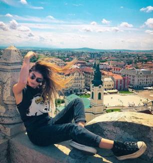 Cunoscuta bloggeriţă Sânziana Negru, în vizită la Oradea: 'E cam frumos la voi…' (FOTO/VIDEO)