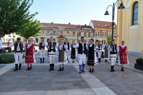 Sânzienele, sărbătorite în Oradea cu o paradă a zânelor, dansuri populare și descântece (FOTO / VIDEO)