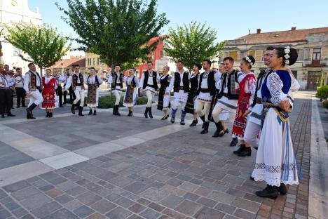 Sânzienele, sărbătorite în Oradea cu o paradă a zânelor, dansuri populare și descântece (FOTO / VIDEO)