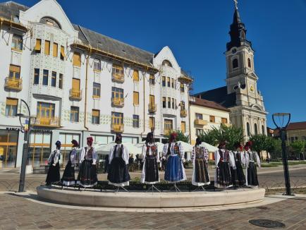 Sânzienele, sărbătorite în Oradea cu o paradă a zânelor, dansuri populare și descântece (FOTO / VIDEO)