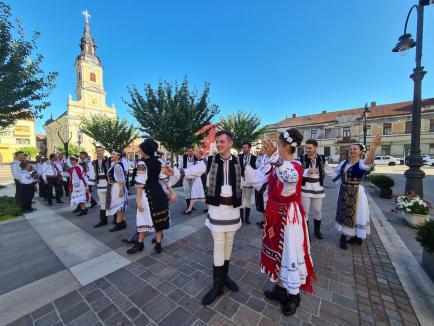 Sânzienele, sărbătorite în Oradea cu o paradă a zânelor, dansuri populare și descântece (FOTO / VIDEO)