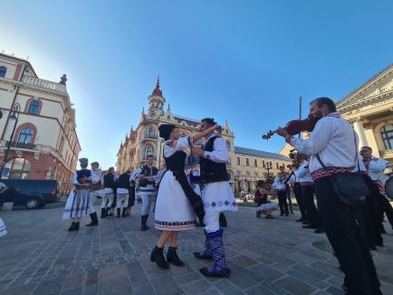 Sânzienele, sărbătorite în Oradea cu o paradă a zânelor, dansuri populare și descântece (FOTO / VIDEO)