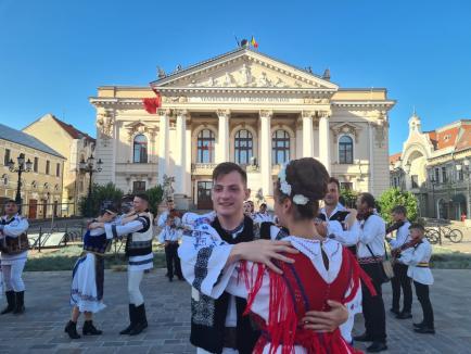 Sânzienele, sărbătorite în Oradea cu o paradă a zânelor, dansuri populare și descântece (FOTO / VIDEO)