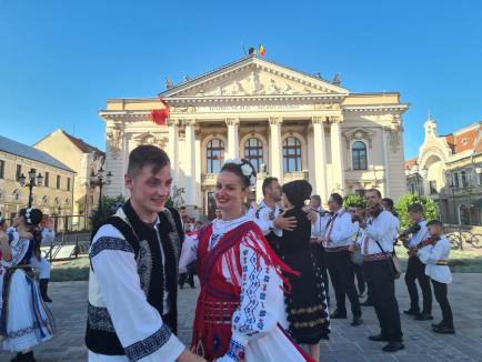 Sânzienele, sărbătorite în Oradea cu o paradă a zânelor, dansuri populare și descântece (FOTO / VIDEO)