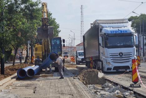 Circulaţia tramvaielor pe Bulevardul Decebal din Oradea NU va fi reluată la începutul școlii. Care este următorul termen limită (FOTO)