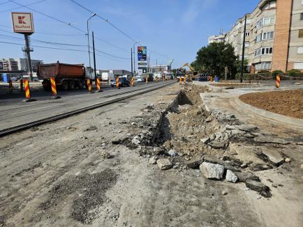 Circulaţia tramvaielor pe Bulevardul Decebal din Oradea NU va fi reluată la începutul școlii. Care este următorul termen limită (FOTO)