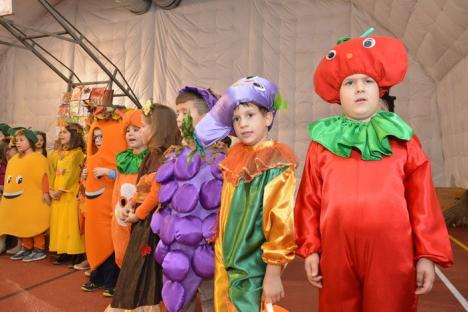 'Regii' şi 'reginele' dovleceilor, merelor şi strugurilor au sărbătorit Festivalul Toamnei, la Şcoala Nicolae Bălcescu (FOTO / VIDEO)