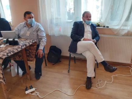 Scandal la Lugaş: UDMR-ist prins că transporta la vot alegători dintr-o colonie de romi. Primarul Şorban s-a pironit în secţia de votare! (FOTO / VIDEO)