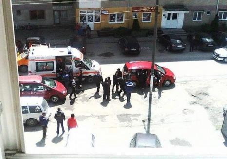 Scandal între clanurile de ţigani: 15 persoane s-au luat la bătaie în centrul oraşului Aleşd (FOTO)
