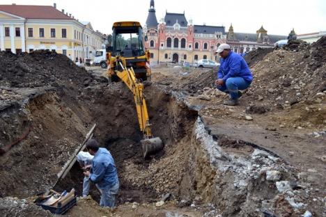 Descoperire macabră: Muncitorii au dezgropat rămăşiţele unor schelete din Piaţa Unirii (FOTO)