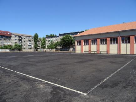 Curtea interioară a Şcolii Gimnaziale nr. 16 a fost asfaltată