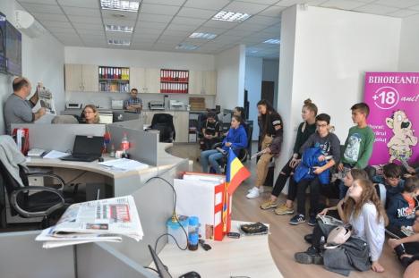 Şcoala altfel: Elevi de la Colegiul Eminescu, în vizită la redacţia BIHOREANUL (FOTO)