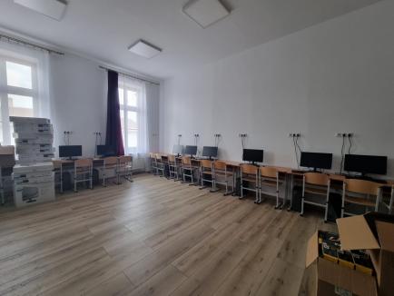 Elevii maghiari de la Școala „Nicolae Bălcescu” din Oradea se mută într-o clădire pusă la dispoziție de Eparhia Reformată (FOTO)