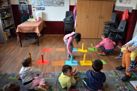 Şcoala Victoriei: Peste 200 de copii învaţă să scrie şi să citească la singura şcoală din Bihor înfiinţată în inima unui cartier ţigănesc (FOTO/VIDEO)